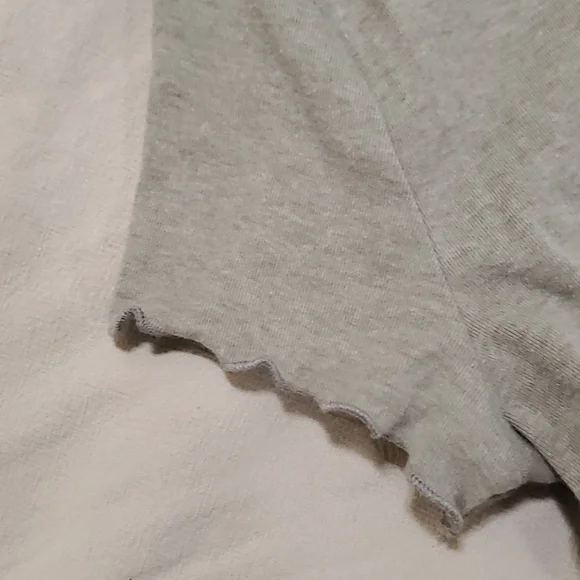 ✨️2FOR10✨️Cute t-shirt - Picture 2 of 3